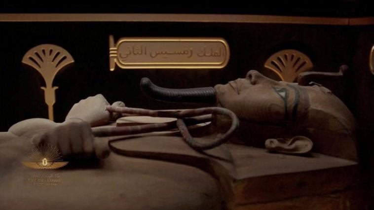 Egipskie mumie paradowały przez Kair w drodze do niedawnego muzeum