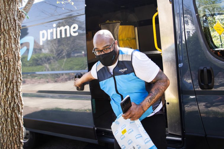 Amazon wydaje duże pieniądze, aby zająć się UPS i FedEx